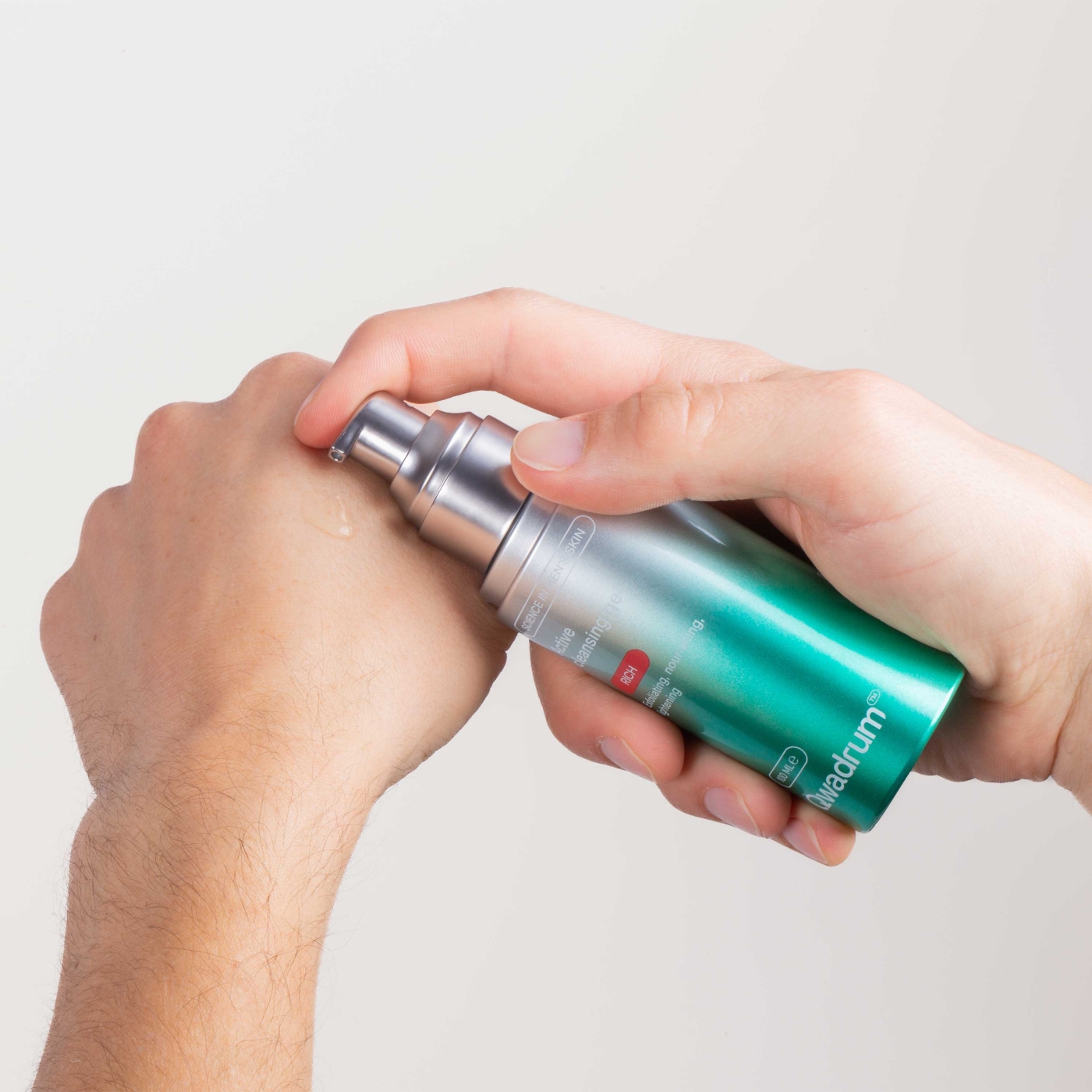 ACTIVE CLEANSING GEL (MEN) - Imagen 2